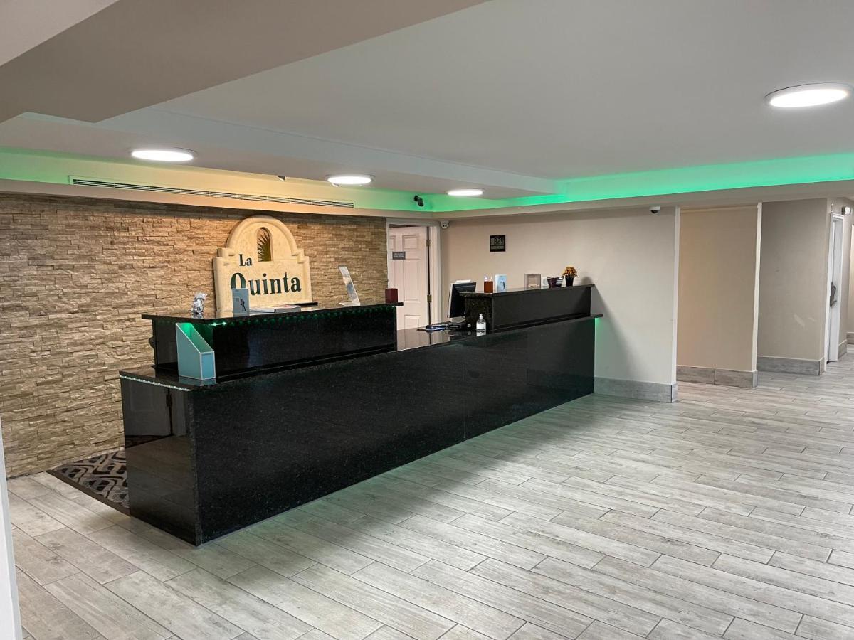 La Quinta Inn By Wyndham Indianapolis Airport Lynhurst Exterior foto