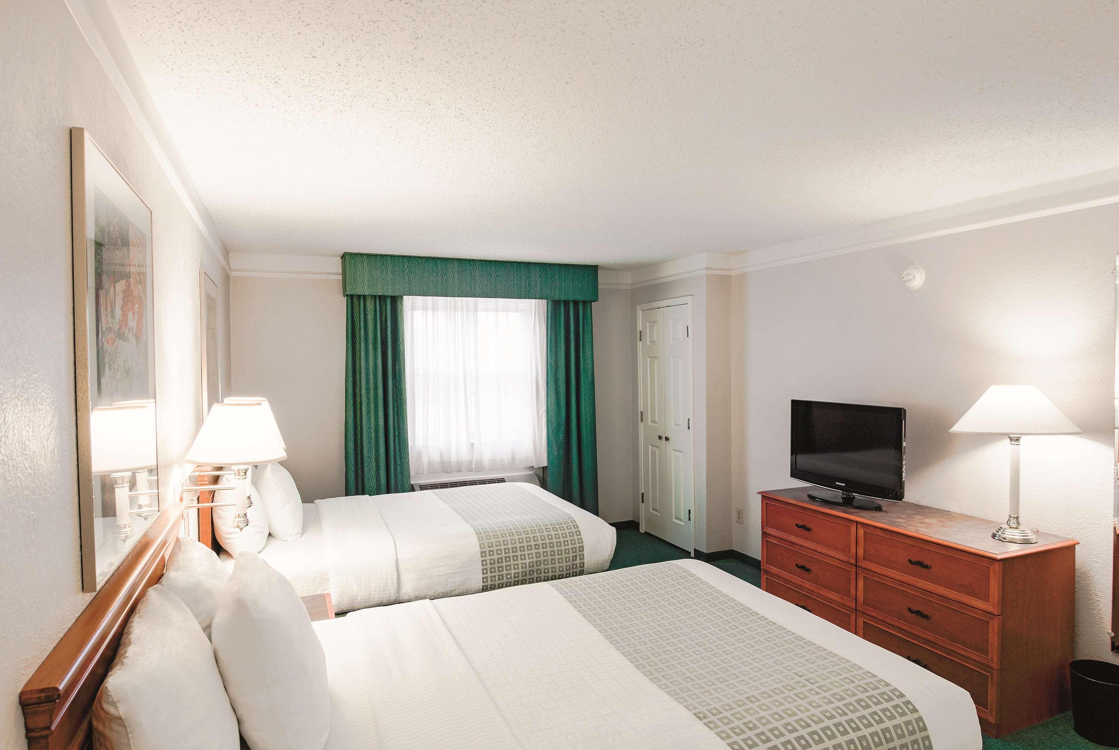 La Quinta Inn By Wyndham Indianapolis Airport Lynhurst Exterior foto